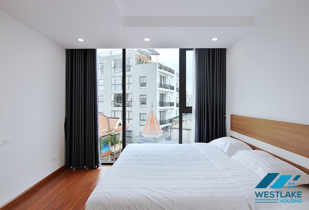 Brightly 3 bedrooms apartment for rent in Dang Thai Mai, Tay Ho, Ha Noi