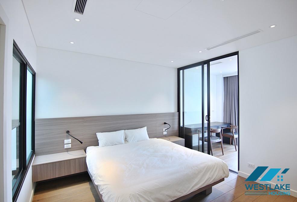 Căn Hộ 2 Phòng Ngủ Đẹp Hiện Đại, View Hồ Sáng Thoáng Cho Thuê Trên Phố Tô Ngọc Vân Tây Hồ