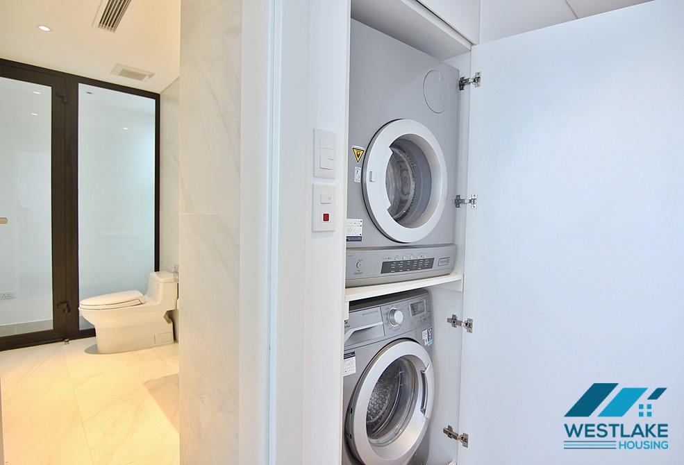 Căn Hộ 2 Phòng Ngủ Đẹp Hiện Đại, View Hồ Sáng Thoáng Cho Thuê Trên Phố Tô Ngọc Vân Tây Hồ