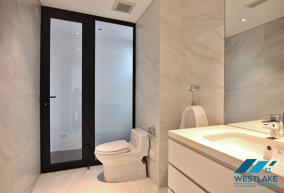 Căn Hộ 2 Phòng Ngủ Đẹp Hiện Đại, View Hồ Sáng Thoáng Cho Thuê Trên Phố Tô Ngọc Vân Tây Hồ