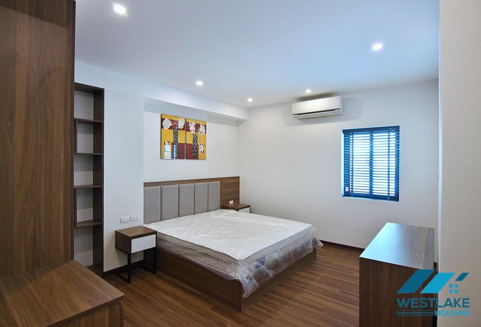 A modern 3 bedroom apartment for rent in Xuan Dieu, Tay Ho
