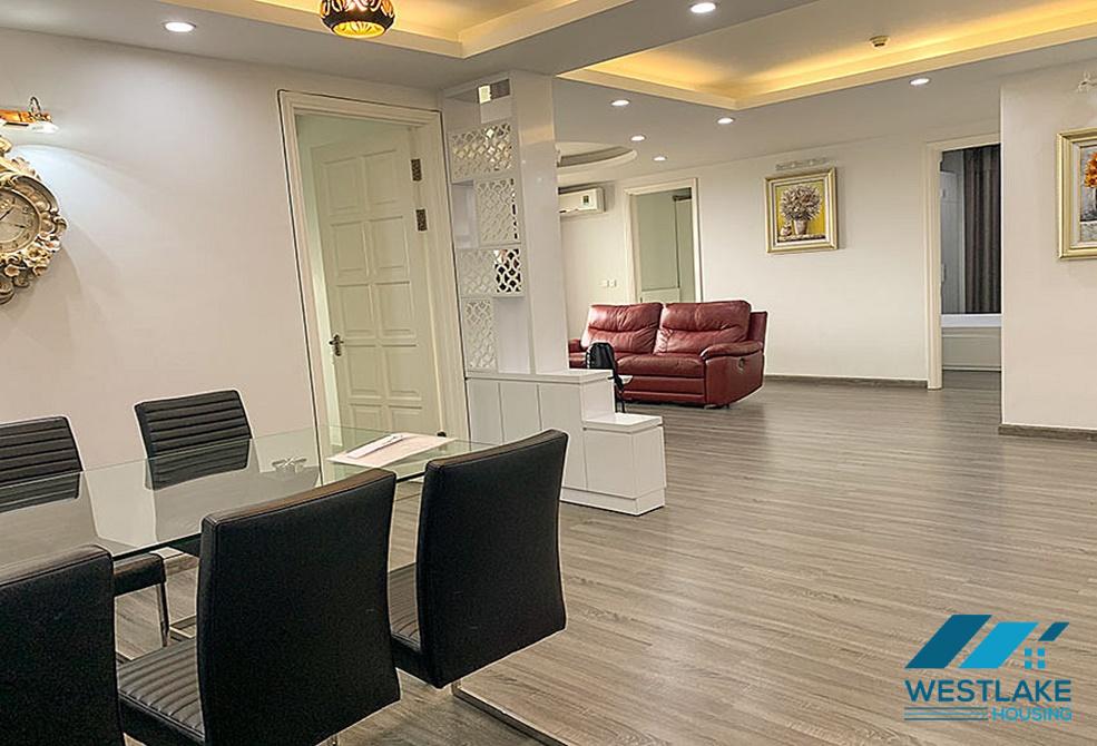 Cho thuê căn hộ 4 phòng ngủ sang trọng tại tòa E – Ciputra