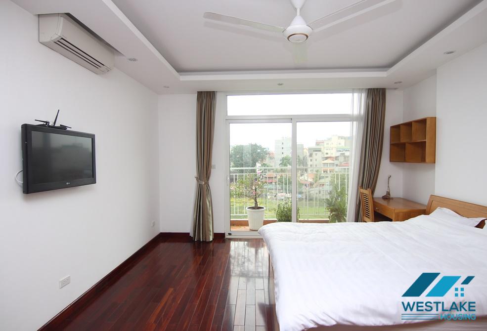 A lake view 3 bedroom apartment for rent in Xuan Dieu, Tay Ho, Ha Noi