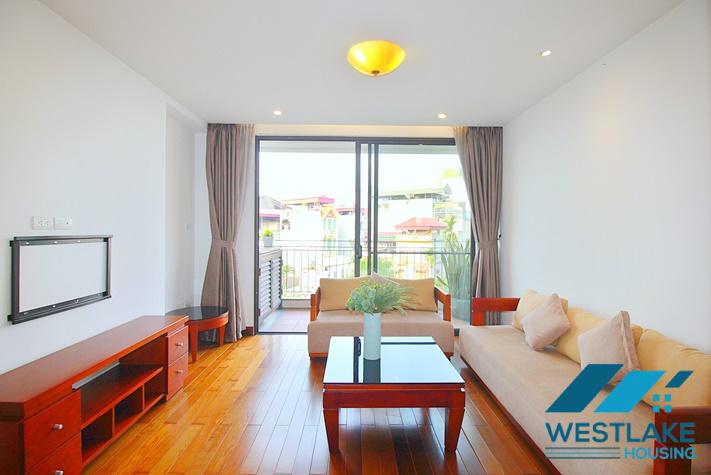 Cho Thuê Căn Hộ 2 Phòng Ngủ Đẹp, Ban Công View Hồ Tại Xuân Diệu, Tây Hồ, Hà Nội