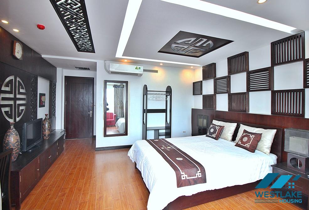 A lake view 2 bedroom apartment for lease in Xuan Dieu, Tay Ho