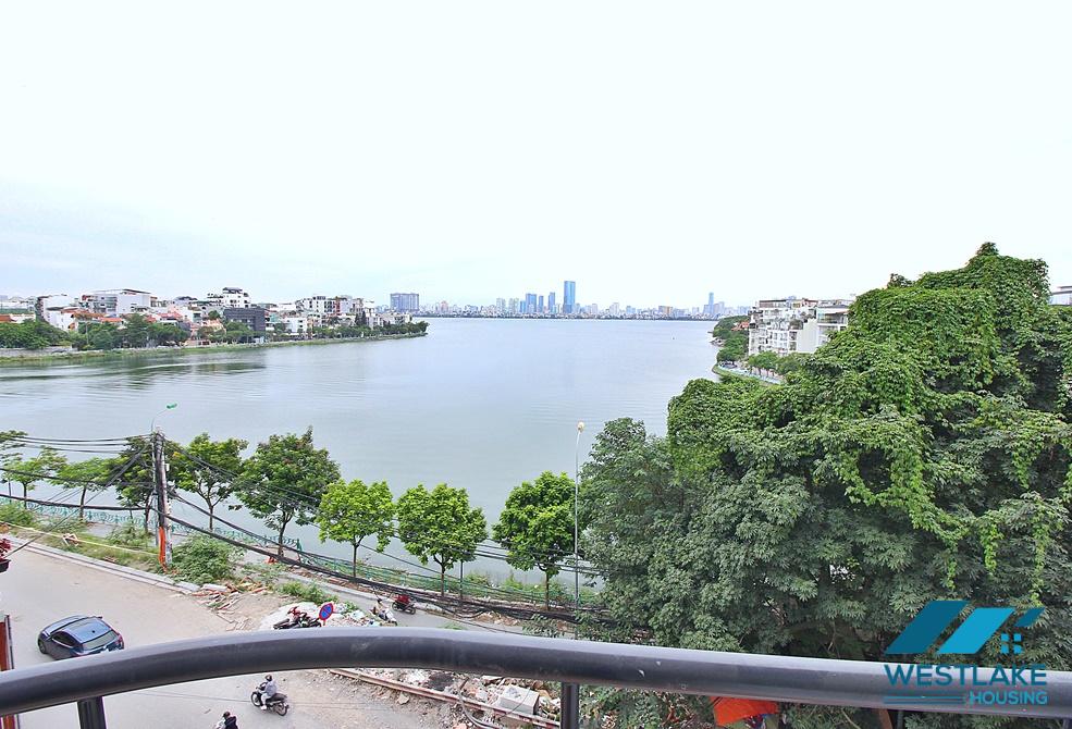 A lake view 2 bedroom apartment for lease in Xuan Dieu, Tay Ho