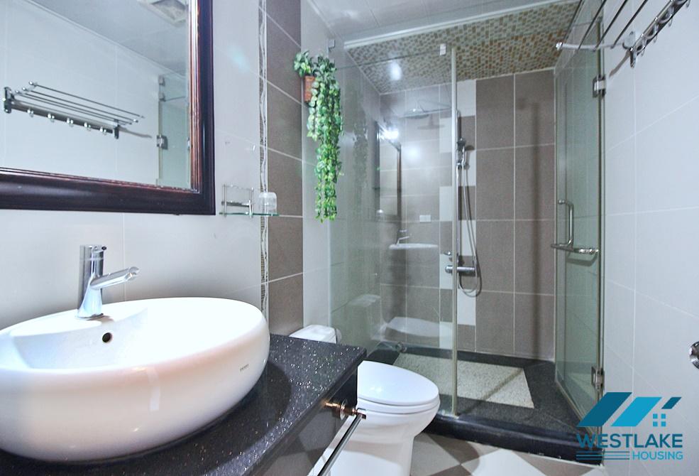 A lake view 2 bedroom apartment for lease in Xuan Dieu, Tay Ho