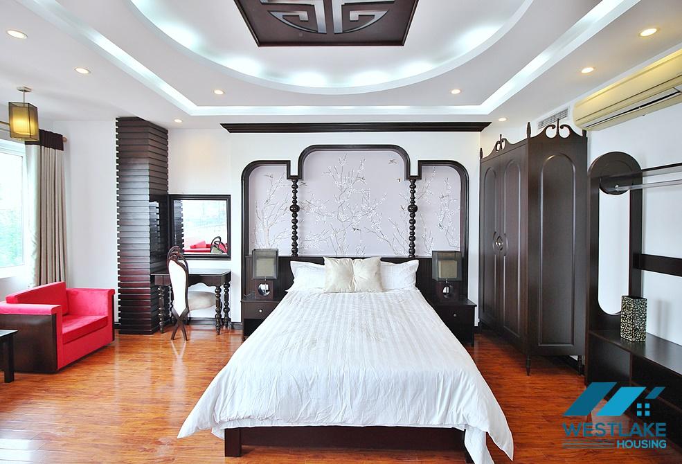 A lake view 2 bedroom apartment for lease in Xuan Dieu, Tay Ho