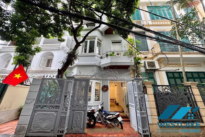 Cho Thuê Nhà 3 Phòng Ngủ Rộng Đẹp, Hiện Đại, Sân Vườn Sáng Thoáng Tại Tô Ngoc Vân Tây Hồ, Hà Nội