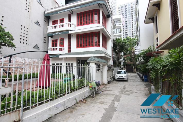 Cho Thuê Nhà Có Sân Rộng Thoáng, Vị Trí Đẹp Rất Phù Hợp Để Làm Quán Cà Phê, Nhà Hàng Tại Tây Hồ, Hà Nội