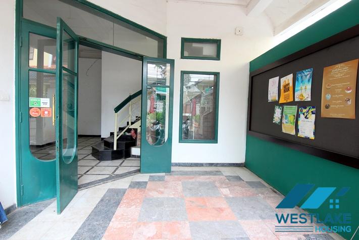 Cho Thuê Nhà Có Sân Rộng Thoáng, Vị Trí Đẹp Rất Phù Hợp Để Làm Quán Cà Phê, Nhà Hàng Tại Tây Hồ, Hà Nội Cho Thuê Nhà Có Sân Rộng Thoáng, Vị Trí Đẹp Rất Phù Hợp Để Làm Quán Cà Phê, Nhà Hàng Tại Tây Hồ, Hà Nội