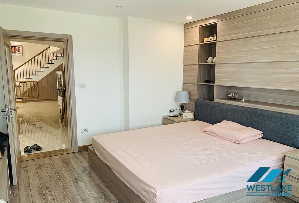 Cho thuê căn hộ thông tầng 3 phòng ngủ độc đáo tại Ciputra, Tây Hồ, Hà Nội
