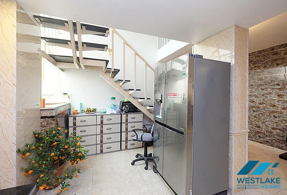 Cho thuê nhà 2 tầng xinh xắn tại khu vực Ciputra, Tây Hồ, Hà Nội