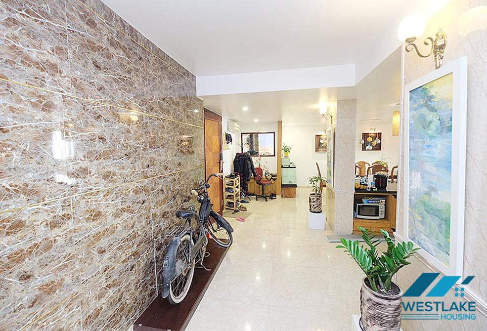 Cho thuê nhà 2 tầng xinh xắn tại khu vực Ciputra, Tây Hồ, Hà Nội