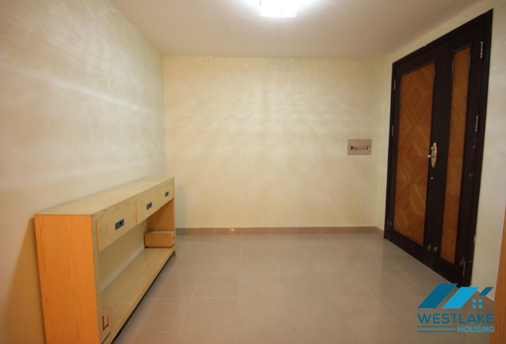 Cho thuê căn hộ 3 phòng ngủ diện tích lớn tại tòa E, Ciputra