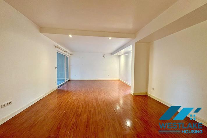Biệt Thự 4 Phòng Ngủ Rộng Rãi Và Quyến Rũ Cho Thuê Tại Tô Ngọc Vân  Tây Hồ, Hà Nội