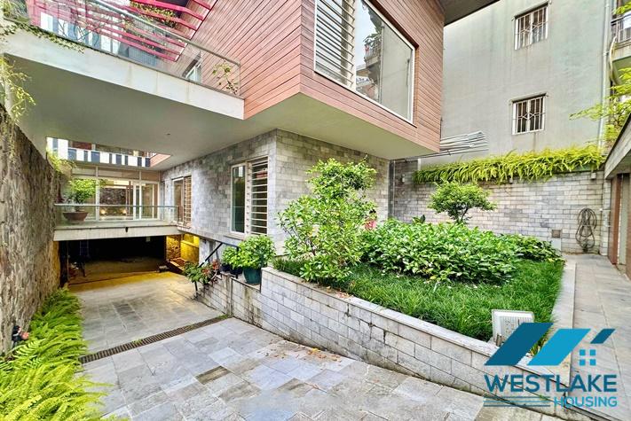 Biệt Thự 4 Phòng Ngủ Rộng Rãi Và Quyến Rũ Cho Thuê Tại Tô Ngọc Vân  Tây Hồ, Hà Nội