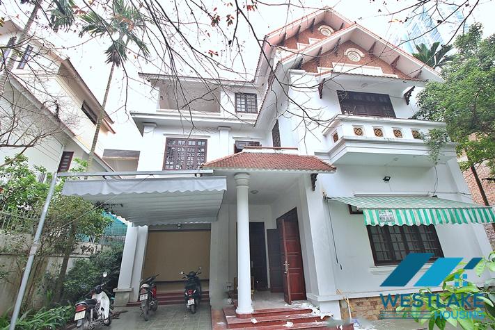 Cho Thuê Nhà 5 Phòng Ngủ, Sân Rộng Vừa Ơ Vừa Làm Văn Phòng Tại Lạc Long Quân, Tây Hồ, Hà Nội