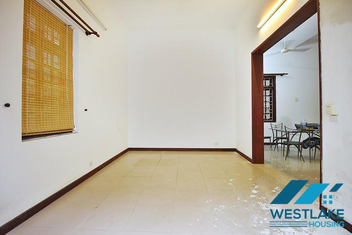 Cho Thuê Nhà 5 Phòng Ngủ, Sân Rộng Vừa Ơ Vừa Làm Văn Phòng Tại Lạc Long Quân, Tây Hồ, Hà Nội