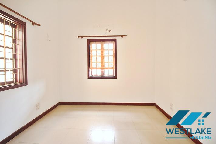 Cho Thuê Nhà 5 Phòng Ngủ, Sân Rộng Vừa Ơ Vừa Làm Văn Phòng Tại Lạc Long Quân, Tây Hồ, Hà Nội
