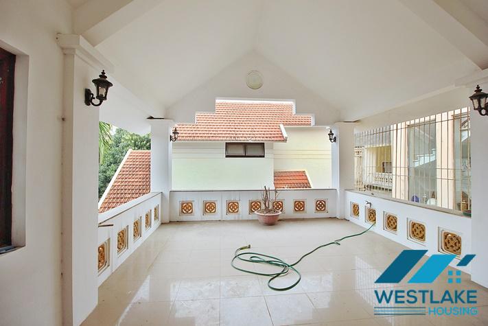 Cho Thuê Nhà 5 Phòng Ngủ, Sân Rộng Vừa Ơ Vừa Làm Văn Phòng Tại Lạc Long Quân, Tây Hồ, Hà Nội