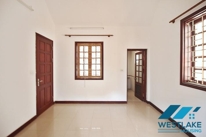 Cho Thuê Nhà 5 Phòng Ngủ, Sân Rộng Vừa Ơ Vừa Làm Văn Phòng Tại Lạc Long Quân, Tây Hồ, Hà Nội