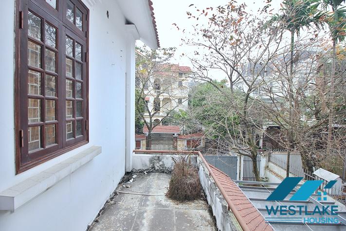 Cho Thuê Nhà 5 Phòng Ngủ, Sân Rộng Vừa Ơ Vừa Làm Văn Phòng Tại Lạc Long Quân, Tây Hồ, Hà Nội