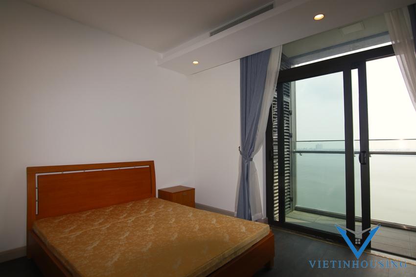 Căn hộ 3 phòng ngủ diện tích lớn toàn bộ view Hồ Tây cho thuê tại Sun Grand City 69B Thụy Khuê