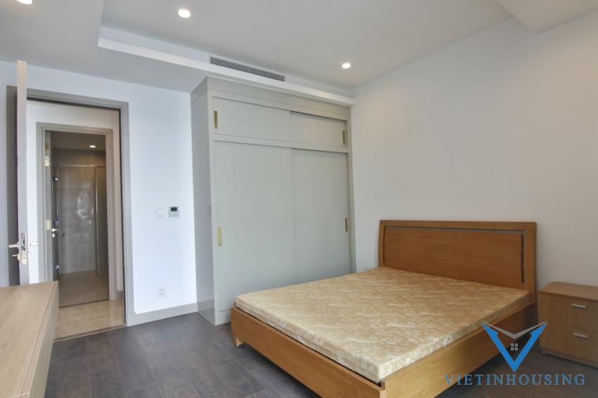 Căn hộ 3 phòng ngủ diện tích lớn toàn bộ view Hồ Tây cho thuê tại Sun Grand City 69B Thụy Khuê