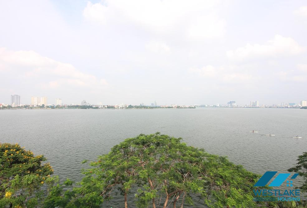 Lake view studio apartment for rent in Tay Ho, Ha Noi