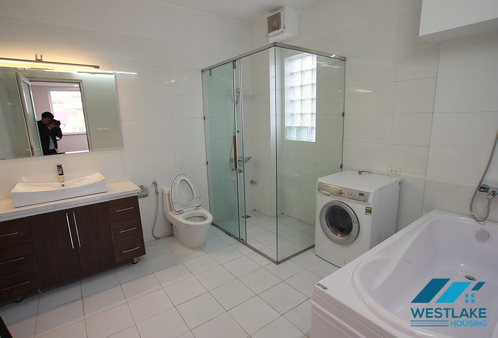 A nice 2 bedroom apartment with lake view for rent in Vu Mien, Tay Ho