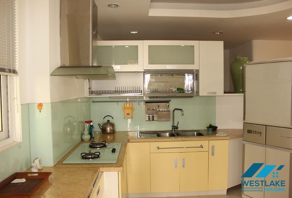 Cho thuê căn hộ 3 phòng ngủ đẹp tại tòa E, Ciputra, Hà Nội