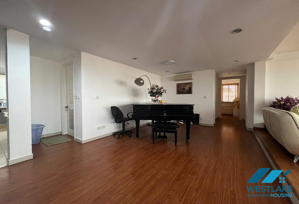 Cho thuê căn hộ Penthouse 3 phòng ngủ tại khu đô thị Ciputra, Hà Nội