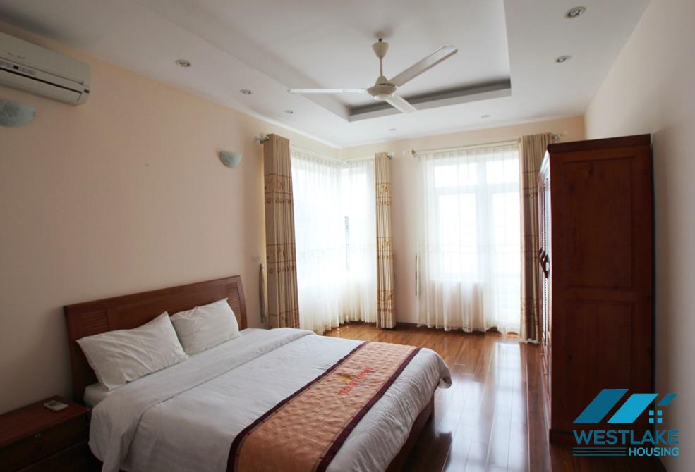 A lake view 2 bedroom apartment for lease in Yen Phu, Tay Ho