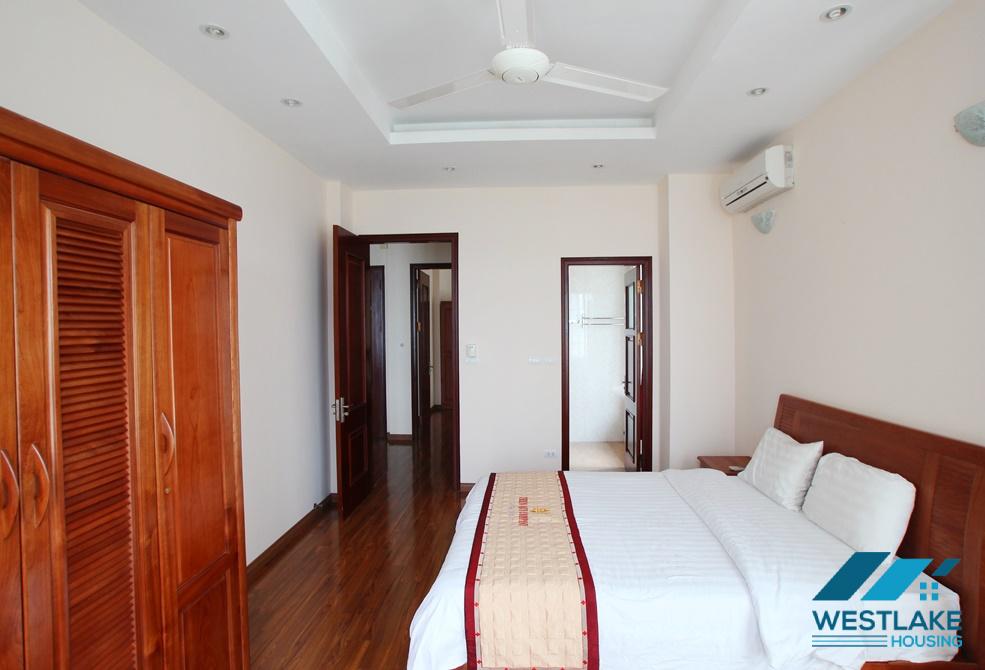 A lake view 2 bedroom apartment for lease in Yen Phu, Tay Ho