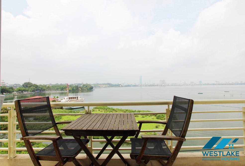 A lake view 2 bedroom apartment for lease in Yen Phu, Tay Ho