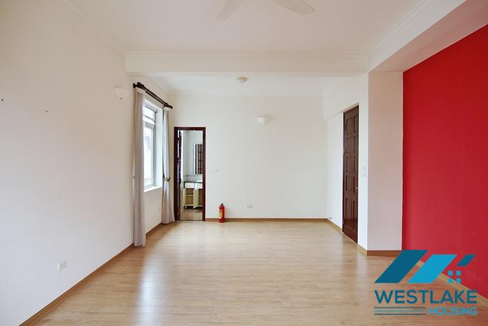 Cho Thuê Nhà 5 Phòng Ngủ Rộng Đẹp Có Hồ Bơi Tại Phố Tô Ngọc Vân, Tây Hồ, Hà Nội