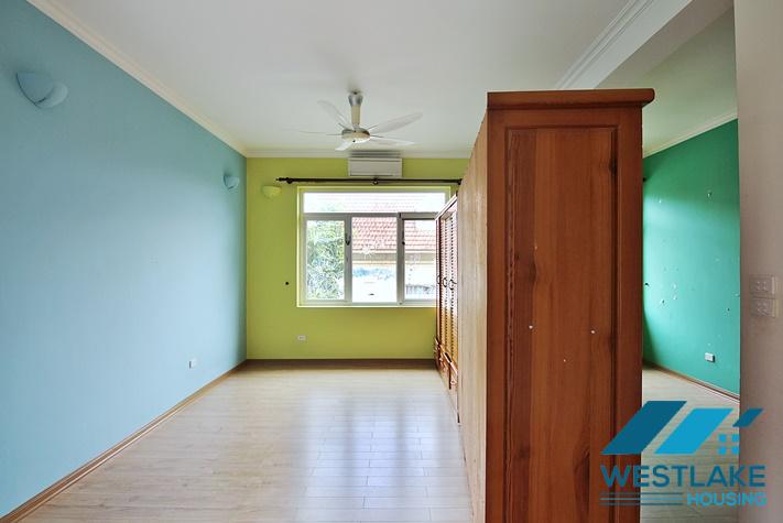 Cho Thuê Nhà 5 Phòng Ngủ Rộng Đẹp Có Hồ Bơi Tại Phố Tô Ngọc Vân, Tây Hồ, Hà Nội