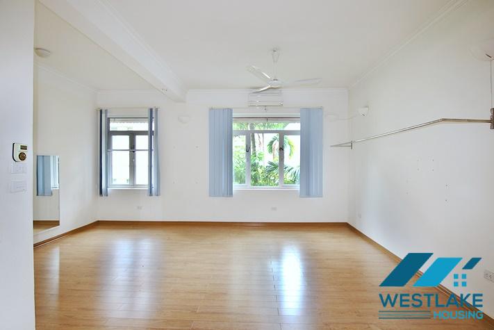 Cho Thuê Nhà 5 Phòng Ngủ Rộng Đẹp Có Hồ Bơi Tại Phố Tô Ngọc Vân, Tây Hồ, Hà Nội