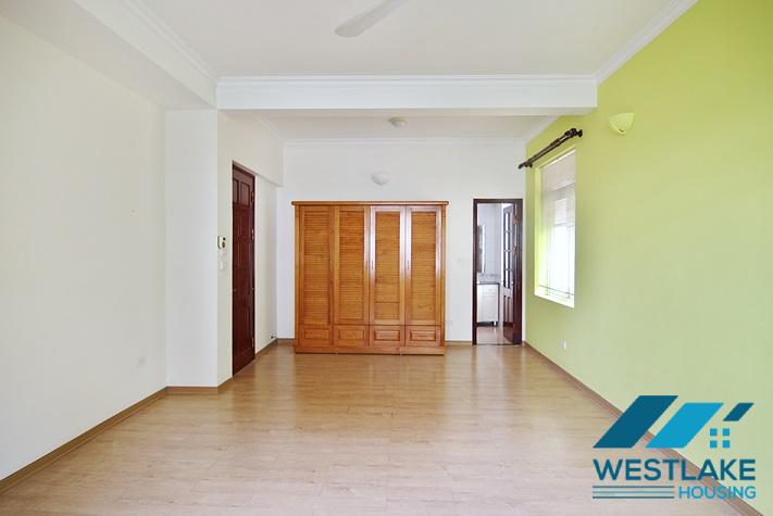 Cho Thuê Nhà 5 Phòng Ngủ Rộng Đẹp Có Hồ Bơi Tại Phố Tô Ngọc Vân, Tây Hồ, Hà Nội