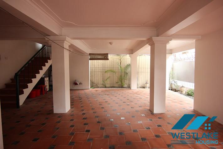 Biệt Thự 5 Phòng Ngủ Đẹp Rộn Rãi, Sáng Thoáng Cho Thuê Tại Tây Hồ, Hà Nội