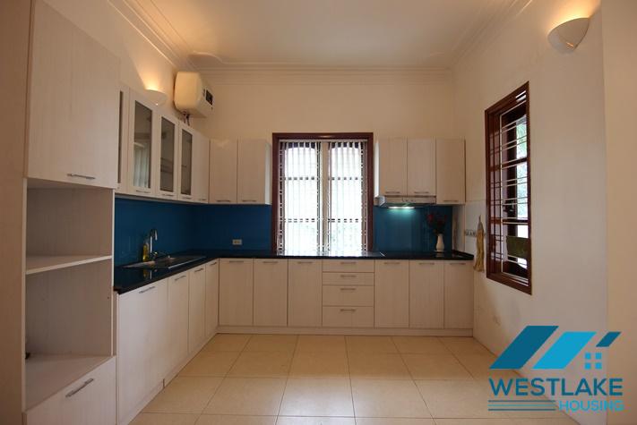 Biệt Thự 5 Phòng Ngủ Đẹp Rộn Rãi, Sáng Thoáng Cho Thuê Tại Tây Hồ, Hà Nội