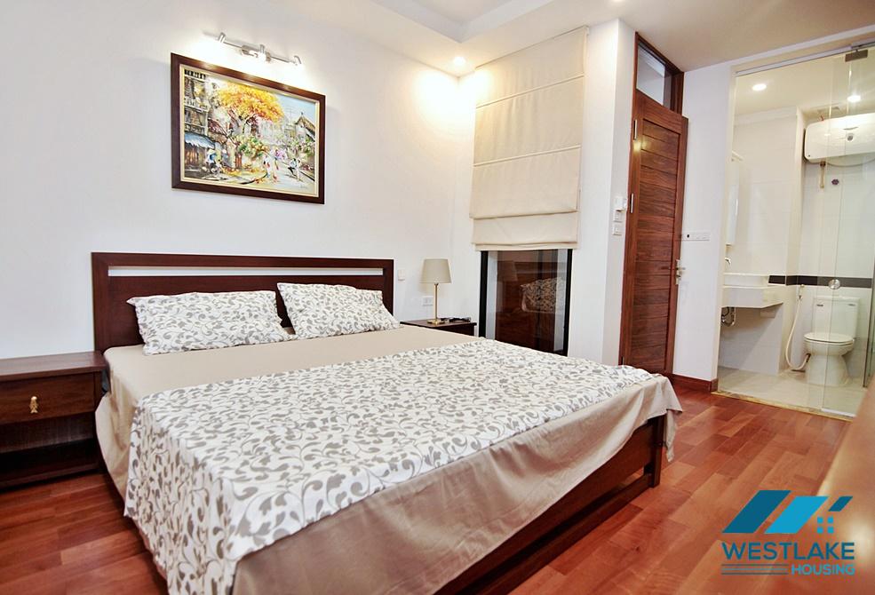 Cho Thuê Căn Hộ 2 Phòng Ngủ Hiện Đại Tại Đường Tây Hồ, Tây Hồ, Hà Nội