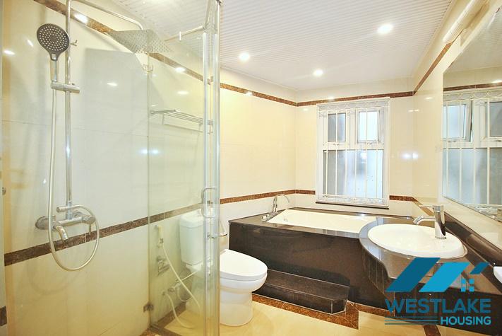 Cho Thuê Căn Hộ 3 Phòng Ngủ Rộng Đẹp, Mới Được Cài Tạo Lại Tại Phố Vũ Miên Tây Hồ, Hà Nội