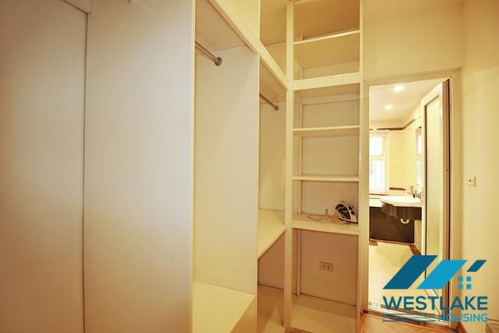 Cho Thuê Căn Hộ 3 Phòng Ngủ Rộng Đẹp, Mới Được Cài Tạo Lại Tại Phố Vũ Miên Tây Hồ, Hà Nội