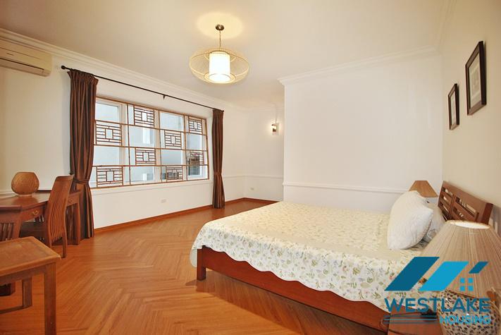 Cho Thuê Căn Hộ 3 Phòng Ngủ Rộng Đẹp, Mới Được Cài Tạo Lại Tại Phố Vũ Miên Tây Hồ, Hà Nội