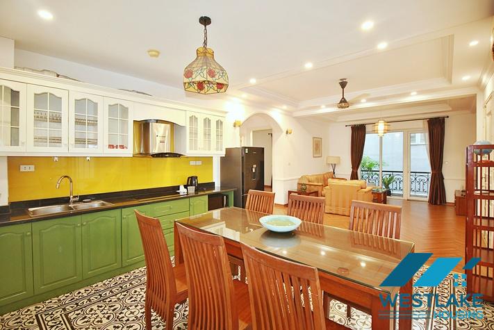 Cho Thuê Căn Hộ 3 Phòng Ngủ Rộng Đẹp, Mới Được Cài Tạo Lại Tại Phố Vũ Miên Tây Hồ, Hà Nội