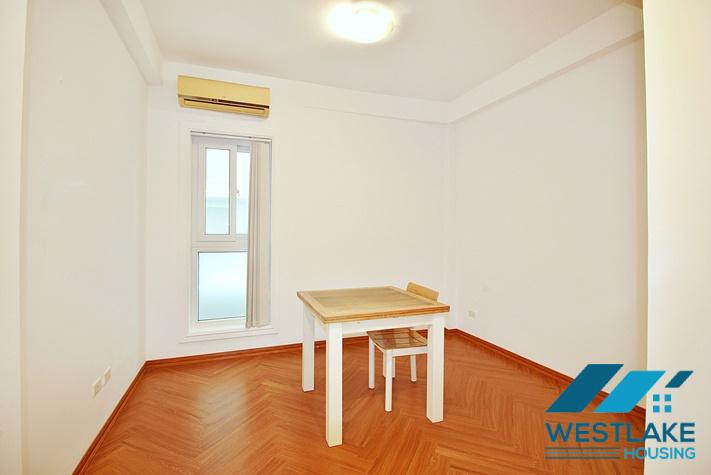 Cho Thuê Căn Hộ 3 Phòng Ngủ Rộng Đẹp, Mới Được Cài Tạo Lại Tại Phố Vũ Miên Tây Hồ, Hà Nội