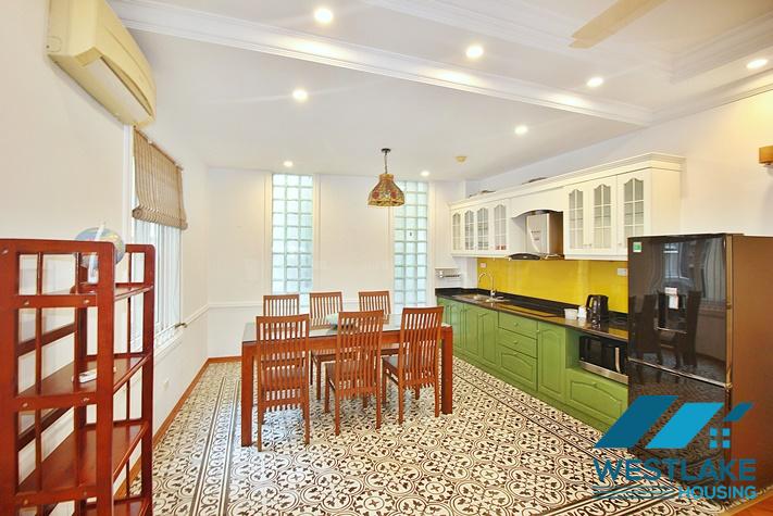 Cho Thuê Căn Hộ 3 Phòng Ngủ Rộng Đẹp, Mới Được Cài Tạo Lại Tại Phố Vũ Miên Tây Hồ, Hà Nội