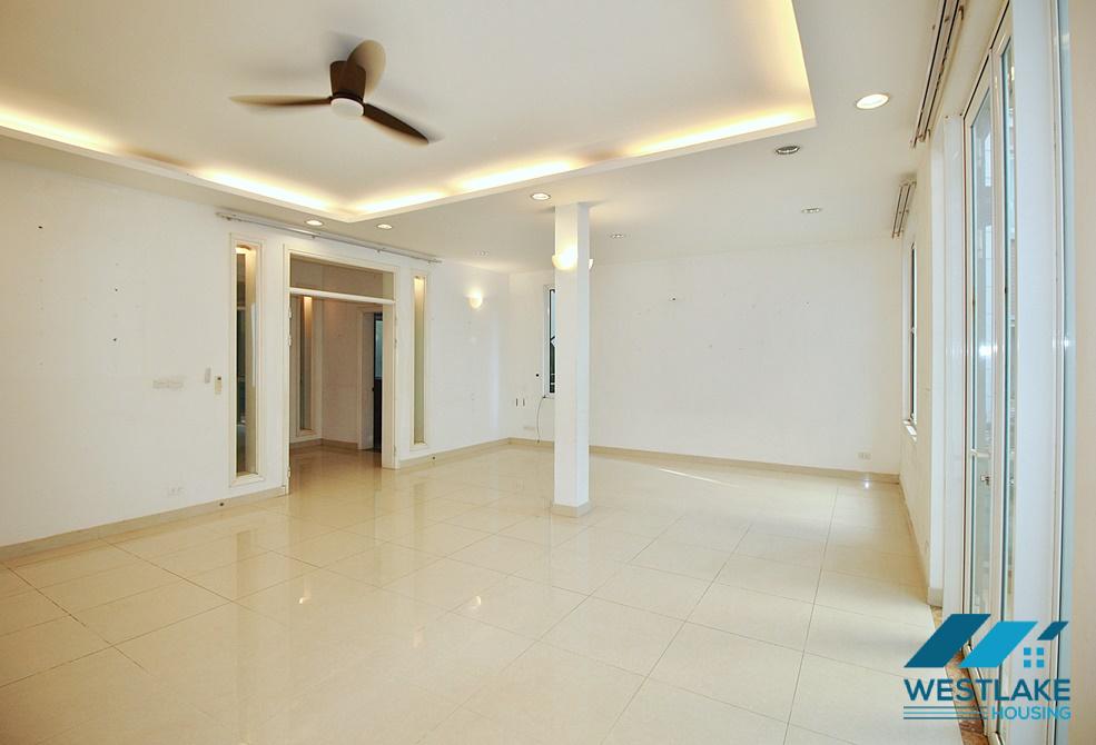 A nice 4 bedroom house for rent with big yard in Tay Ho, Ha Noi